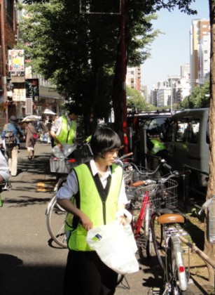 신오오쿠보 거리 클린활동  (2012년7월10일)