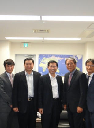 한인회 임원 주일본 대한민국대사관  표경방문 (2012년7월5일)